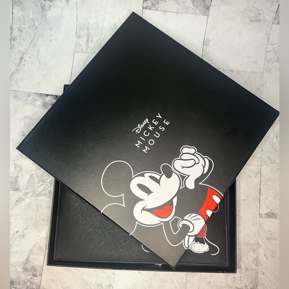 Disney Bioworld Mickey and Minnie Mouse 3 Piece Gift Set. Number 2 of 2. - Picture 4 of 7